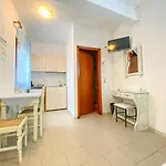 Dima 2* Perissa (Santorini)