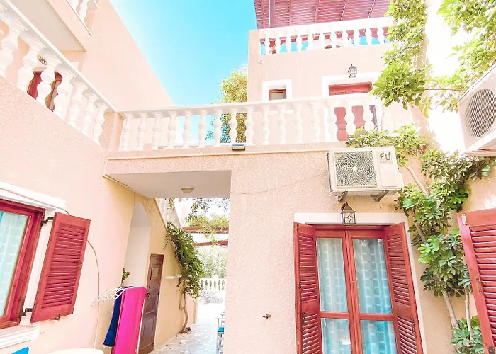 Zuma 2* Perissa (Santorini)